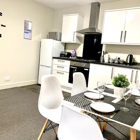 Free, Large Car Park Apartment Wakefield Exterior foto